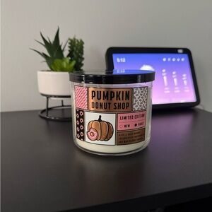 Bath and body works pumpkin donut shop candle